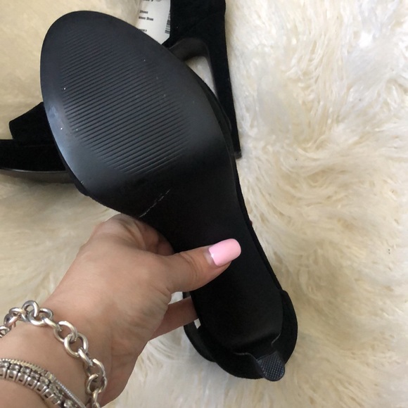 Steve Madden Circuit Black Suede Leather Ankle Strap Heels - Picture 8 of 9